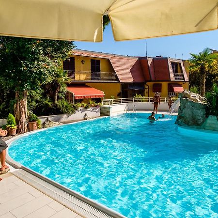 Hotel Bristol Μπελάρια-Ιτζέα Μαρίνα Εξωτερικό φωτογραφία