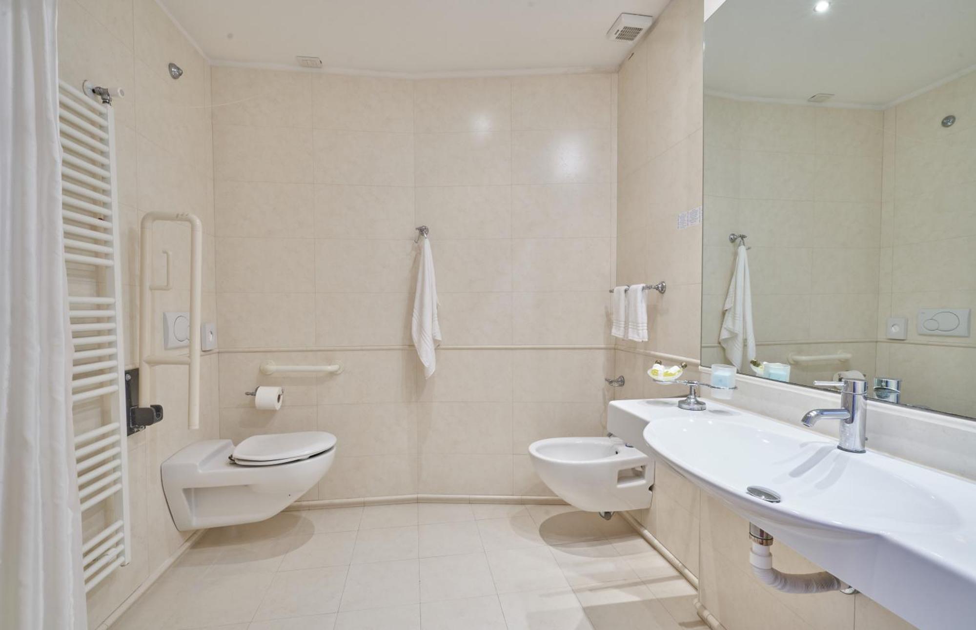 Hotel Bristol Μπελάρια-Ιτζέα Μαρίνα Εξωτερικό φωτογραφία