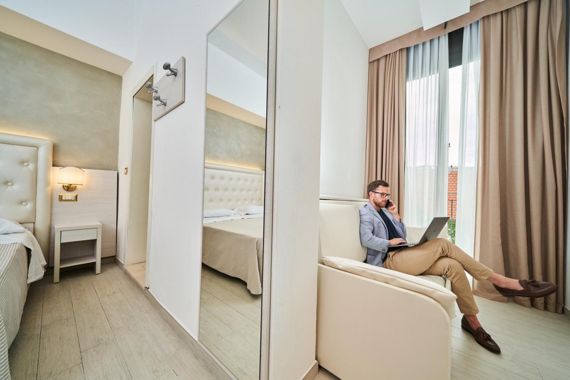 Hotel Bristol Μπελάρια-Ιτζέα Μαρίνα Εξωτερικό φωτογραφία
