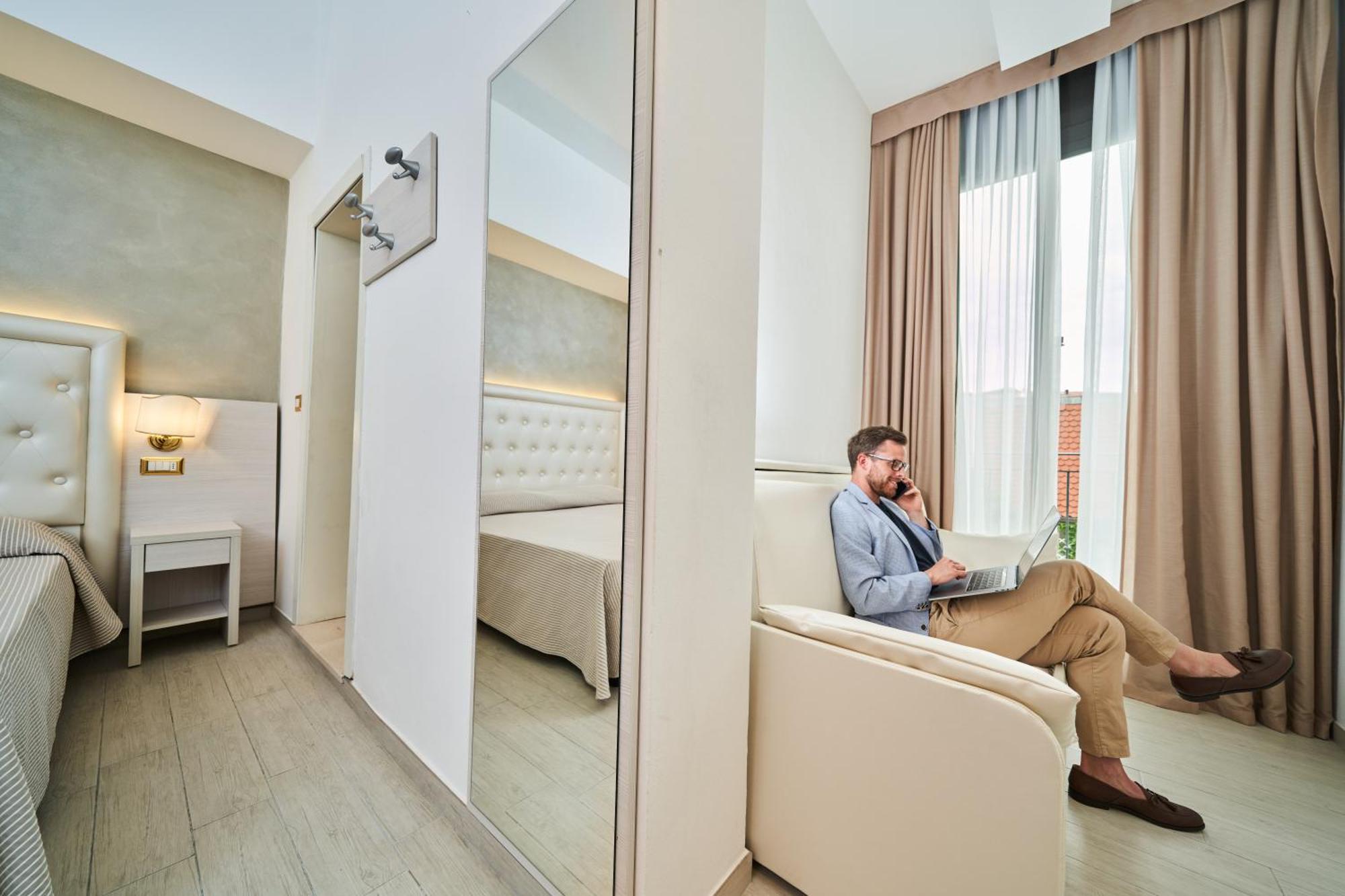 Hotel Bristol Μπελάρια-Ιτζέα Μαρίνα Εξωτερικό φωτογραφία