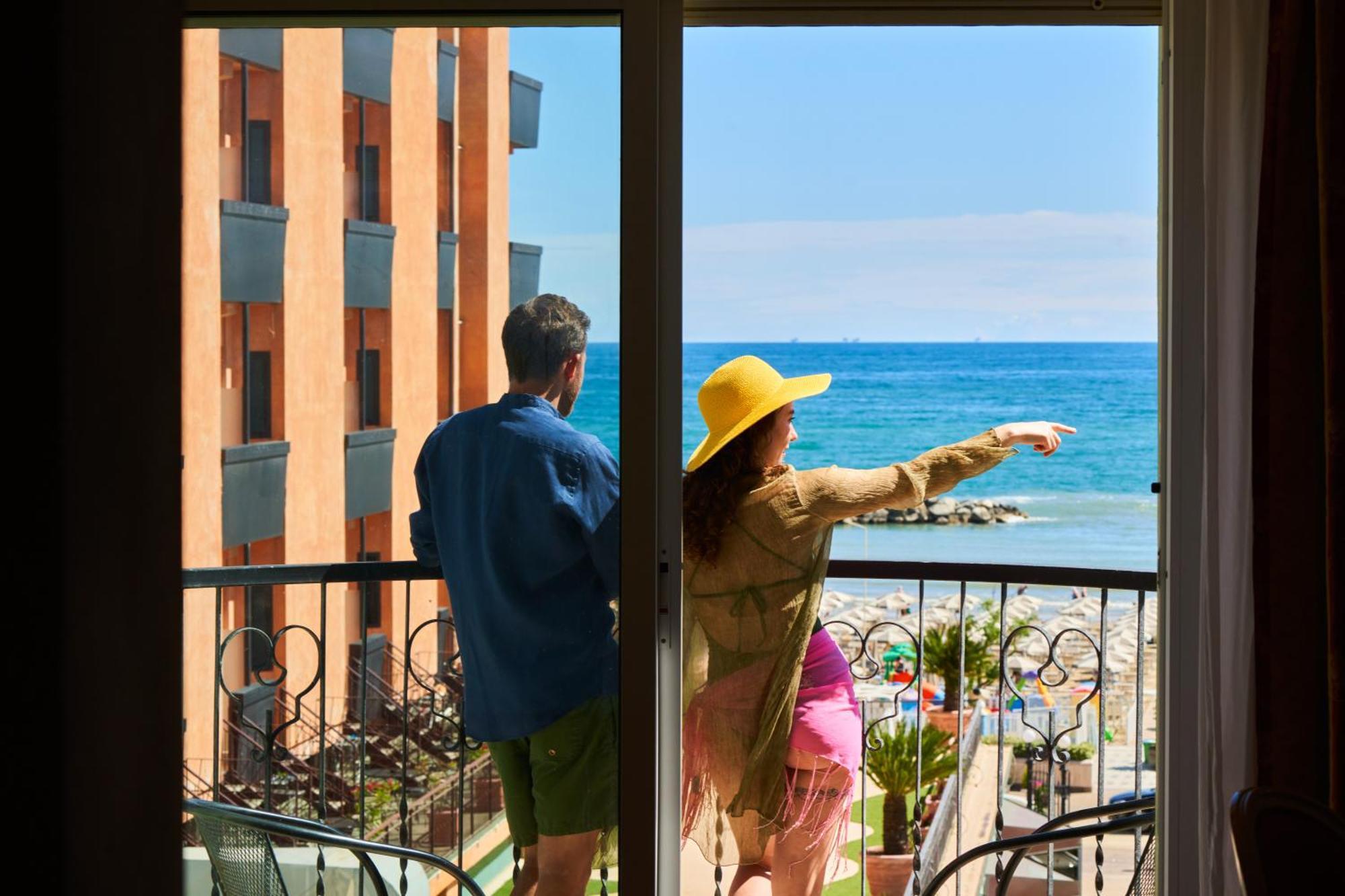Hotel Bristol Μπελάρια-Ιτζέα Μαρίνα Εξωτερικό φωτογραφία