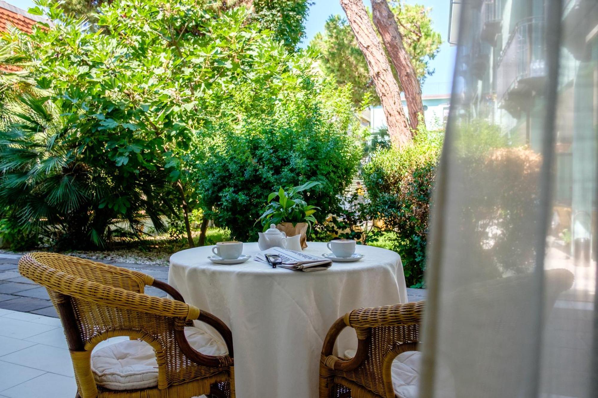 Hotel Bristol Μπελάρια-Ιτζέα Μαρίνα Εξωτερικό φωτογραφία