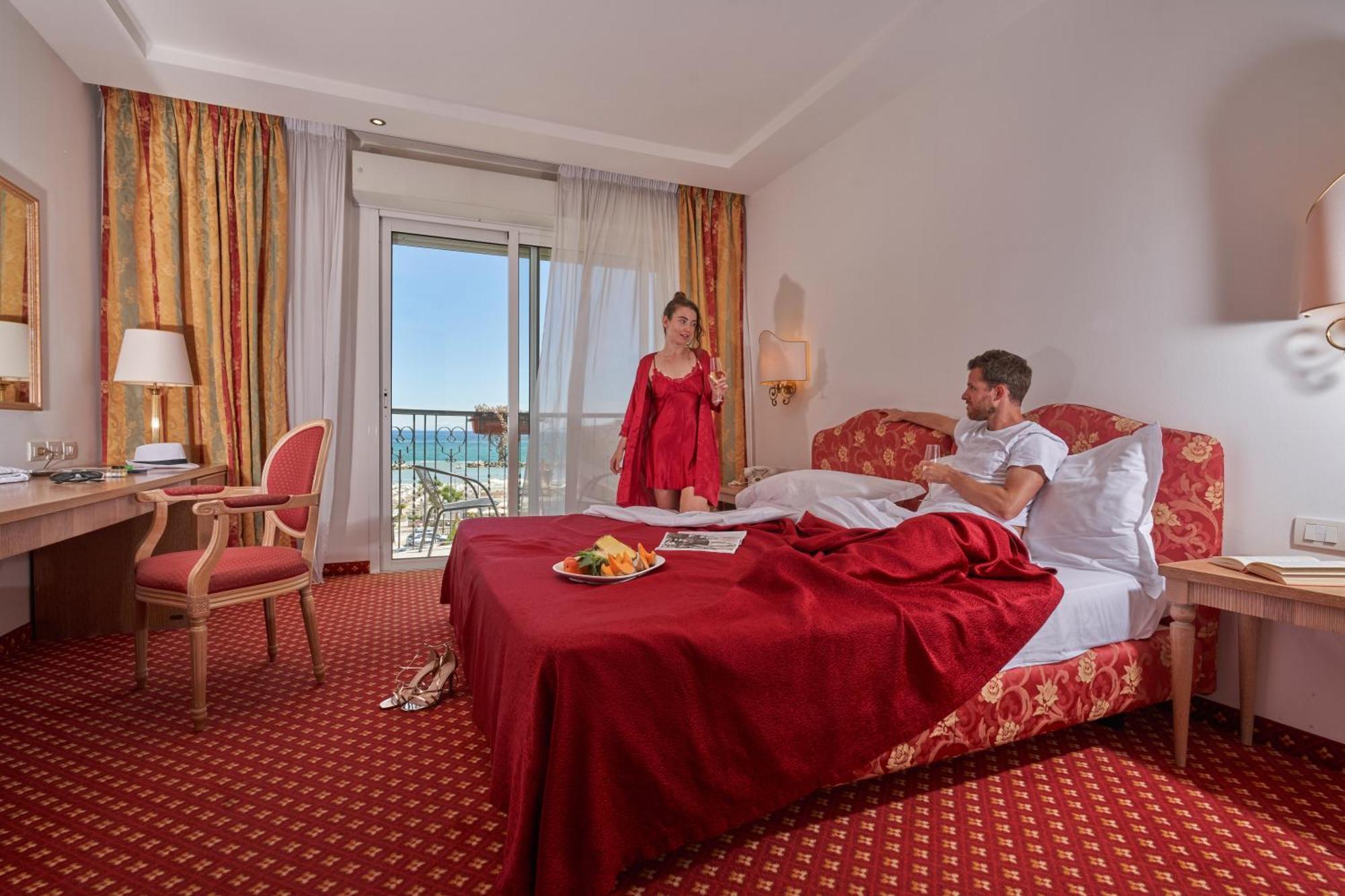 Hotel Bristol Μπελάρια-Ιτζέα Μαρίνα Εξωτερικό φωτογραφία