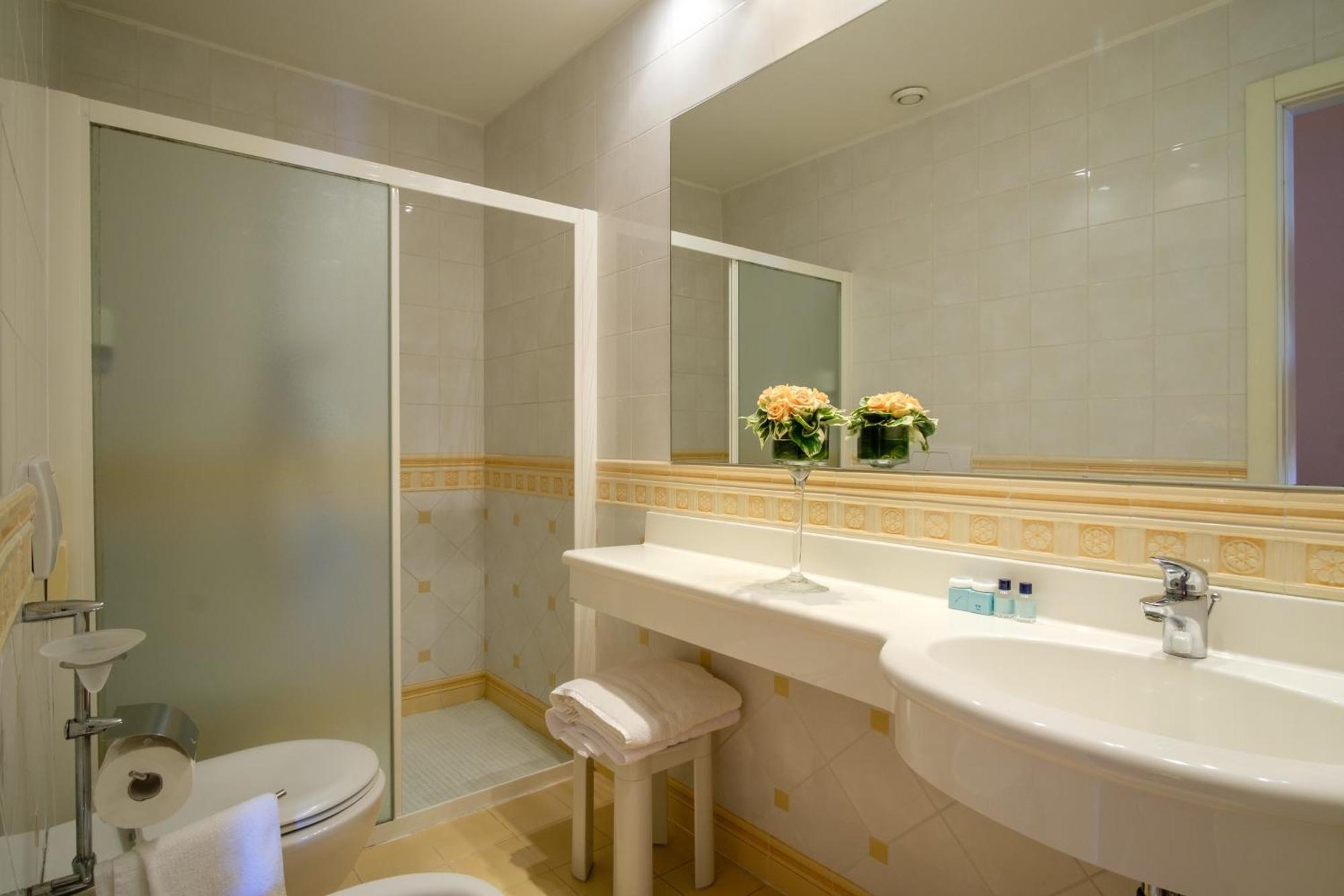 Hotel Bristol Μπελάρια-Ιτζέα Μαρίνα Εξωτερικό φωτογραφία