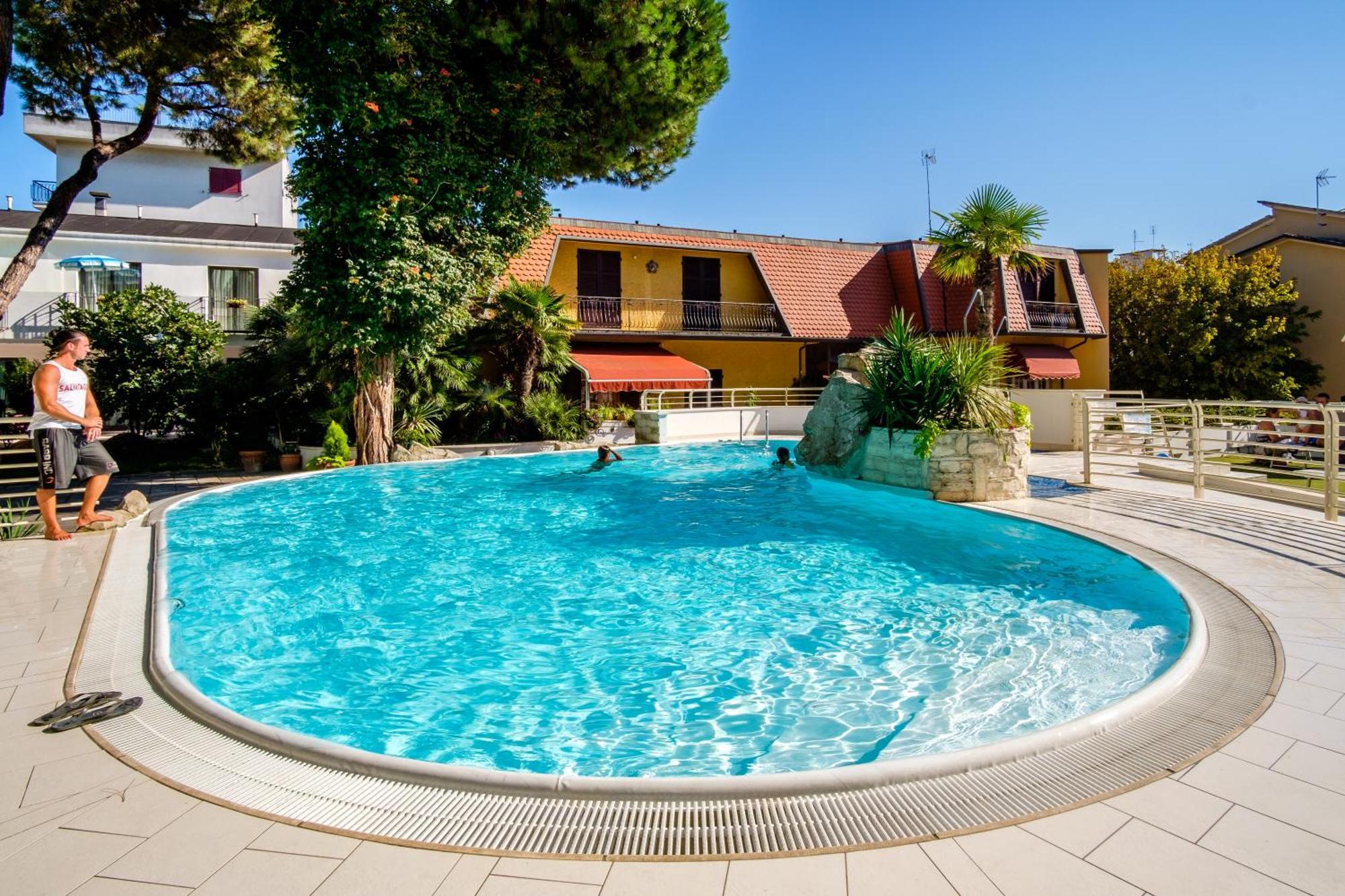 Hotel Bristol Μπελάρια-Ιτζέα Μαρίνα Εξωτερικό φωτογραφία